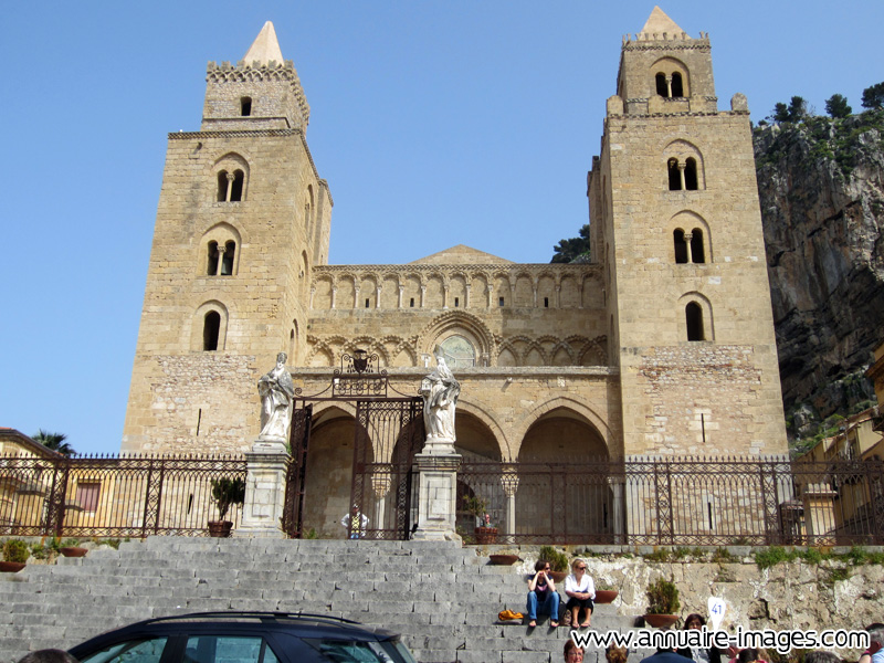 Eglise au style roman de Cefalu en Sicile