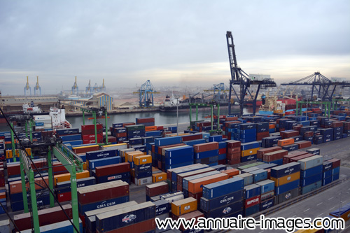 Containers du port de Casablanca au Maroc