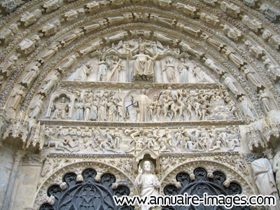 Détail du fronton de la cathédrale de Bourges