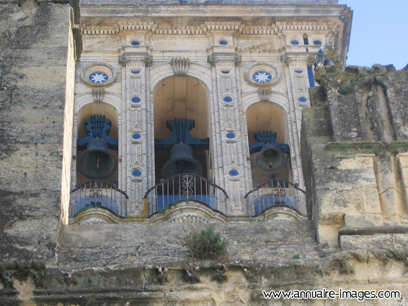 Clocher de la cathedrale d'Arcos de la Frontera en Andalousie.