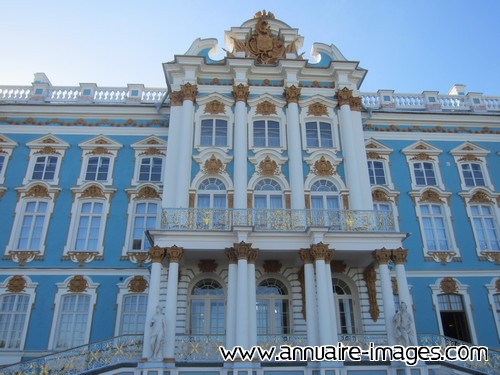 Détails de la façade de l'entrée principale du palais Catherine
