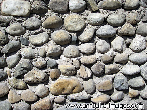 Mur de galets apparents joints au ciment 